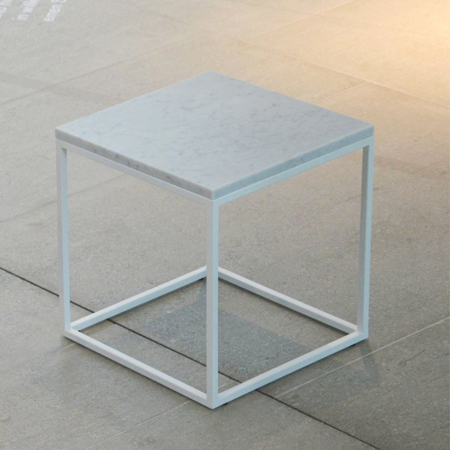 Mramorový príručný stolík PINO | carrara | 42 cm | biela podnož