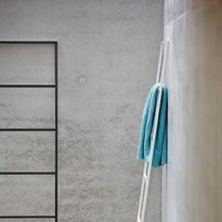 Rebrík na uteráky HIP METALL | čierna