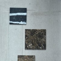 Mramorový príručný stolík PINO | marquina | 52 cm | čierna podnož
